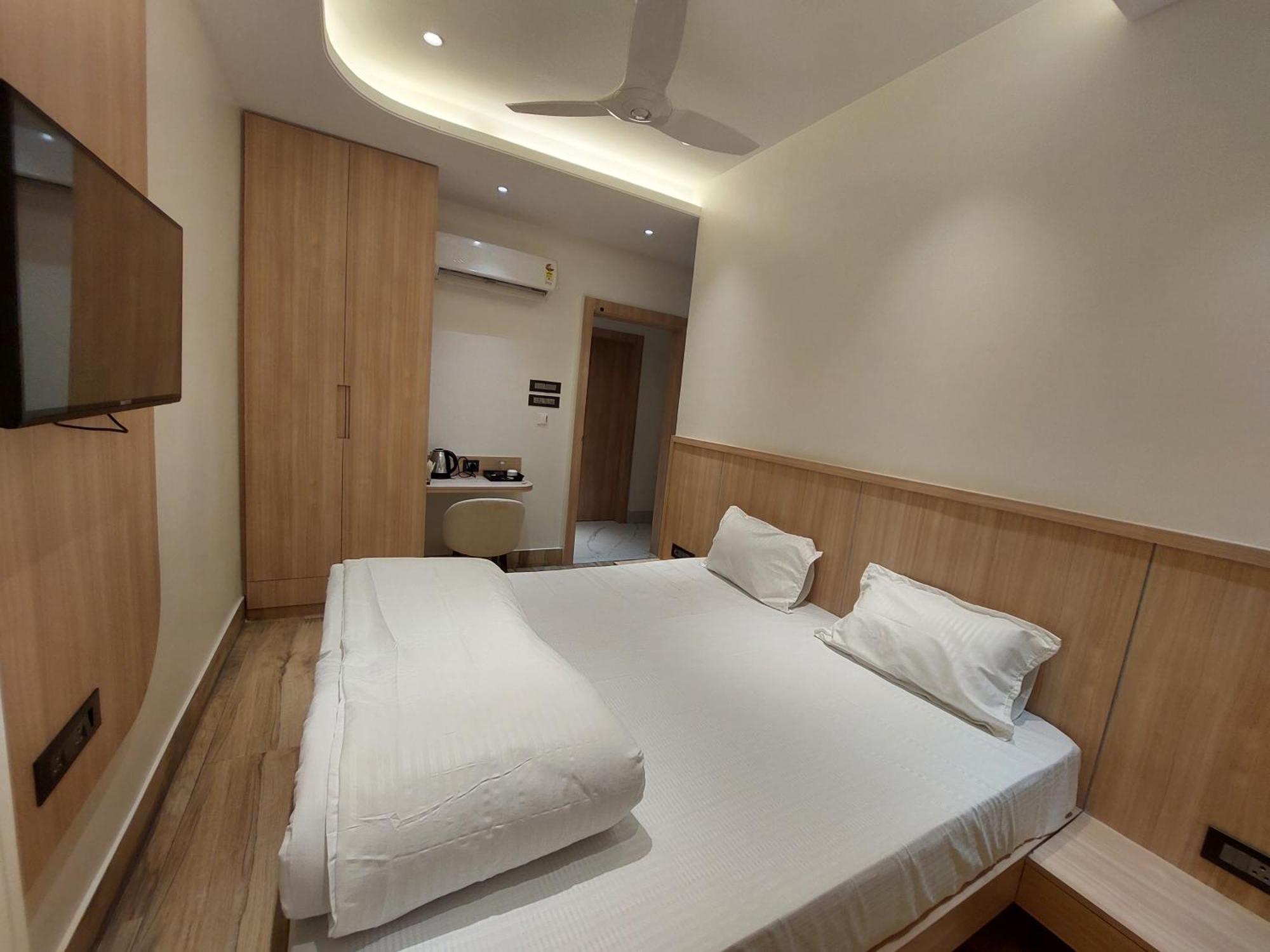Rajasthani Dhani Hotel Khanapara Dış mekan fotoğraf